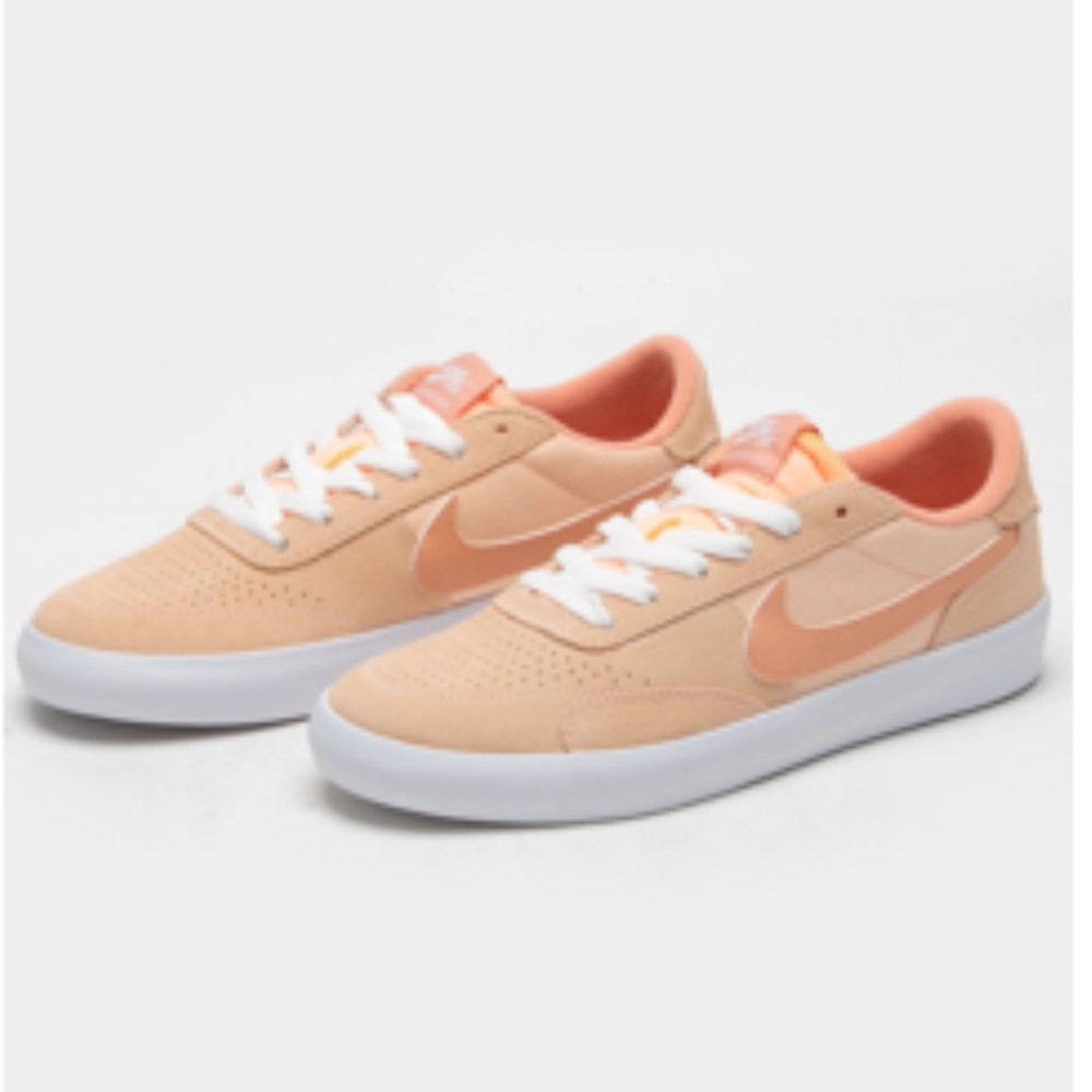 Orange Nike’s